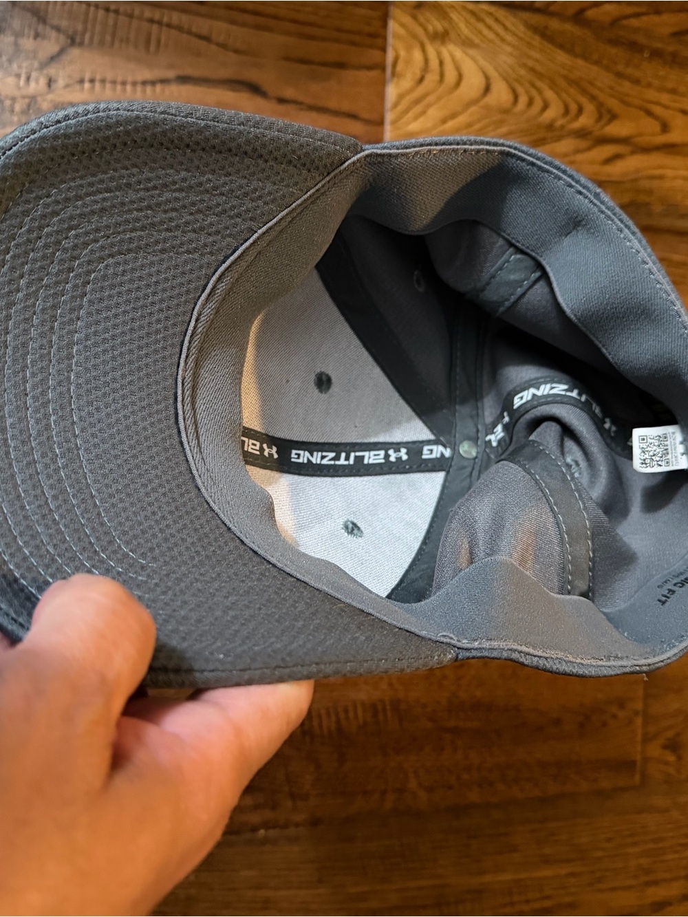 Under Armour Men's Grey Hat with Black Logo - Picture 4 of 4